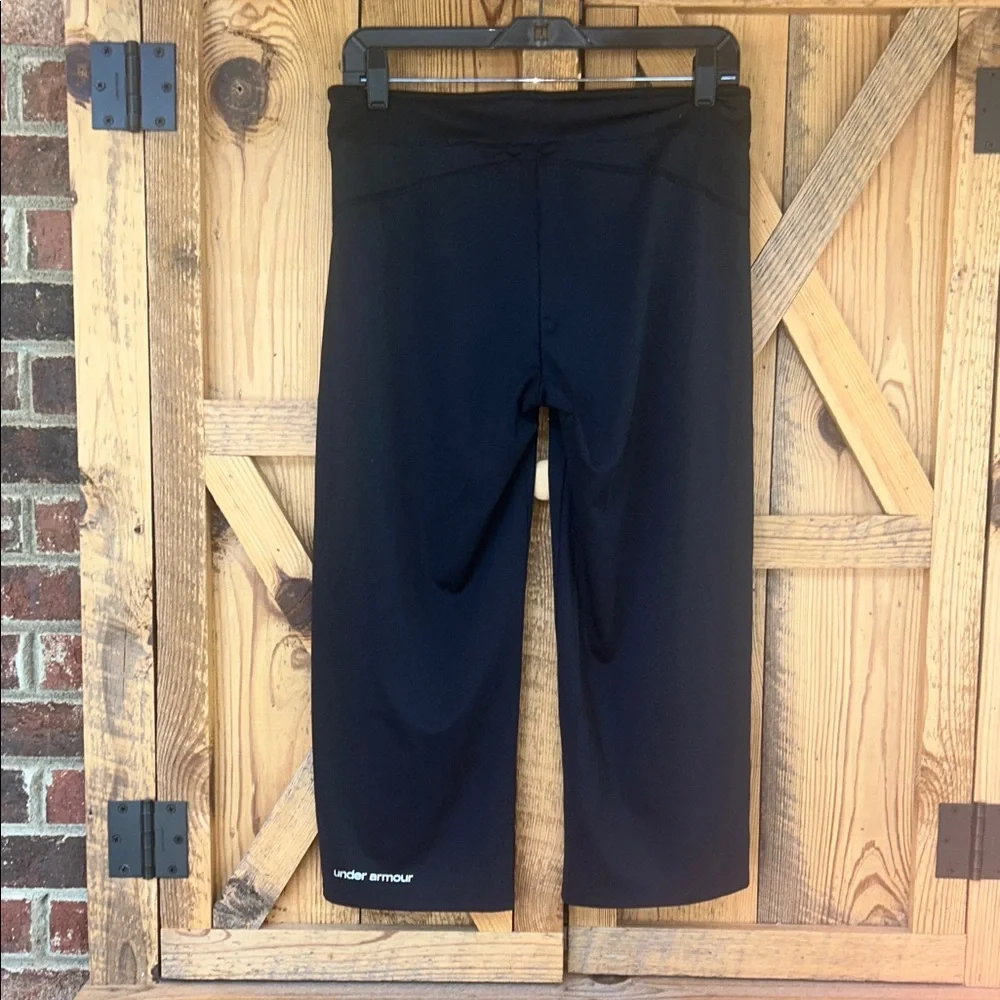 Women’s Under Armour Black Athletic Capris Running/yogaAll-season, wide leg Med. - Picture 6 of 7